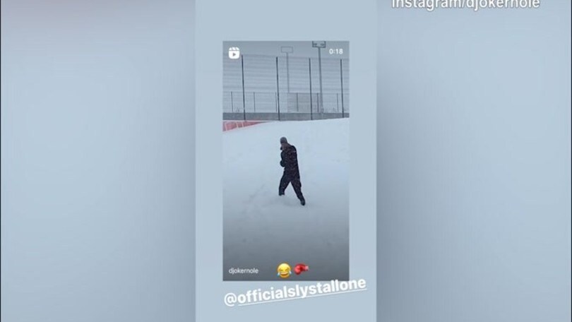 Djokovic...la trasformazione sulla neve è...in stile Rocky!