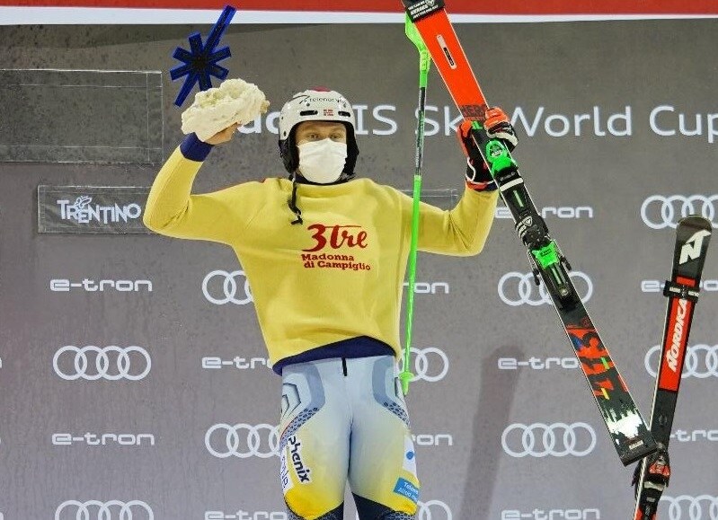Falconieri supporta lo sci n occasione della storica gara 3TRE di Madonna di Campiglio