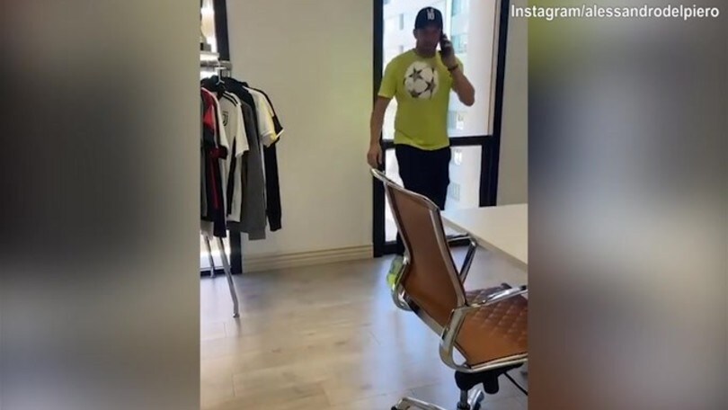 Del Piero porta il pallone anche in ufficio
