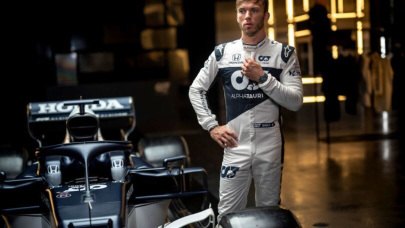 AlphaTauri AT02 presentata da Gasly e Tsunoda