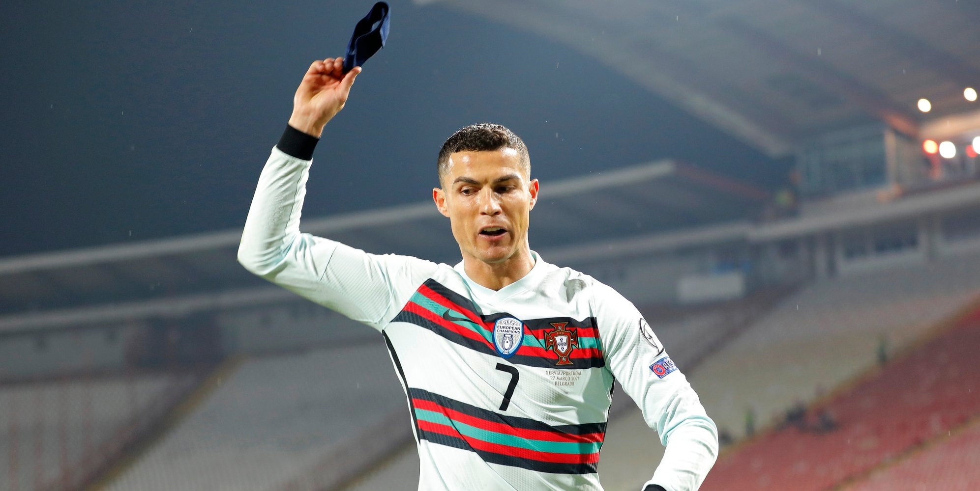 Cristiano Ronaldo, la fascia gettata a terra finisce all'asta!