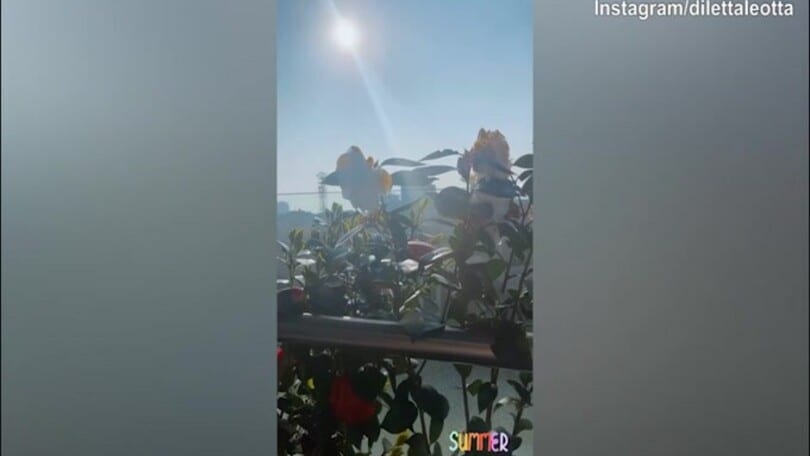 Sole e sorriso di Diletta Leotta, Milano è illuminata