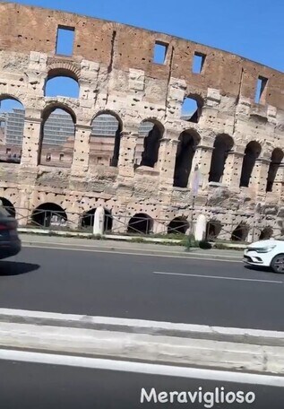 Vieri, il Colosseo è "meraviglioso": la canzone però celebra Napoli...