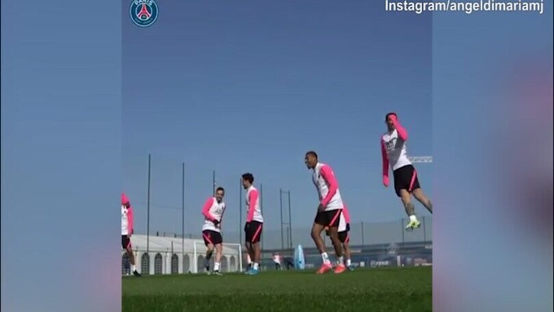 Psg, Di Maria sorprende Mbappè con un tunnel di tacco
