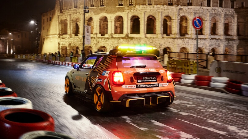 MINI 100% electric: ecco la nuova Safety Car per l'ePrix di Roma