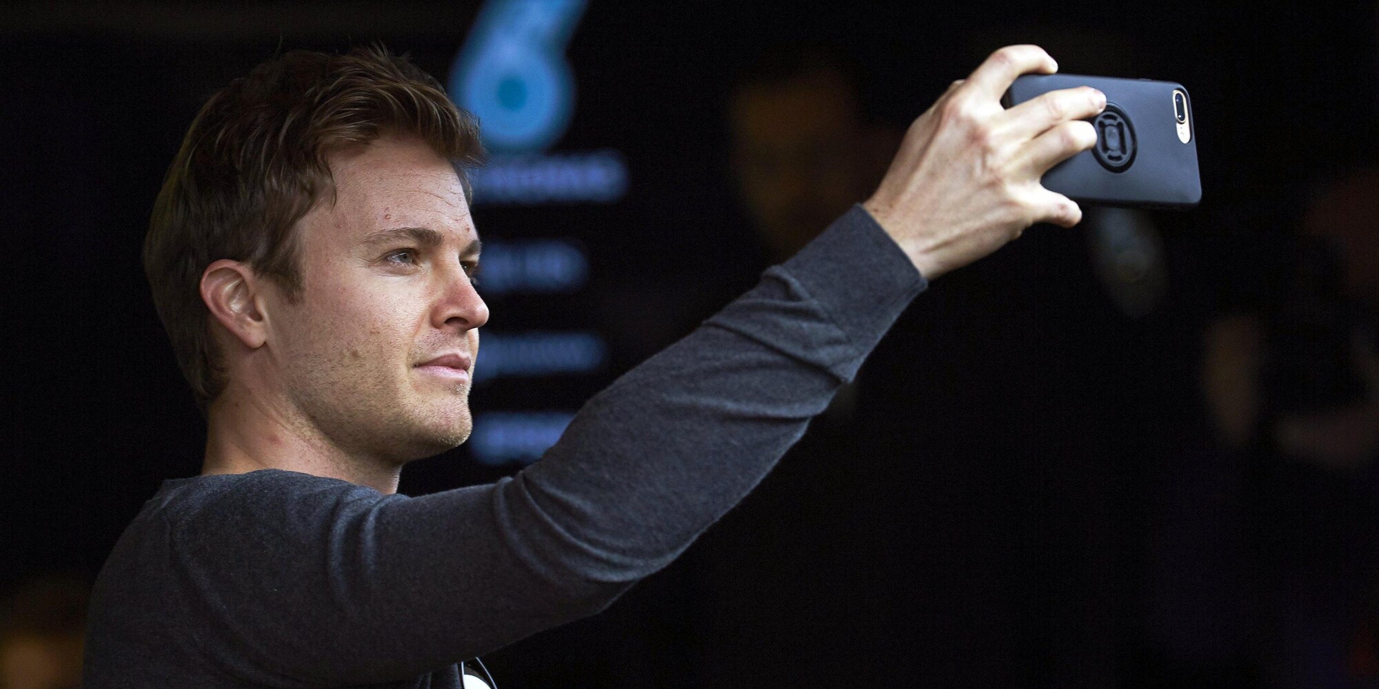 F1: incendi in Sardegna, Rosberg pianta 4000 alberi nelle zone colpite