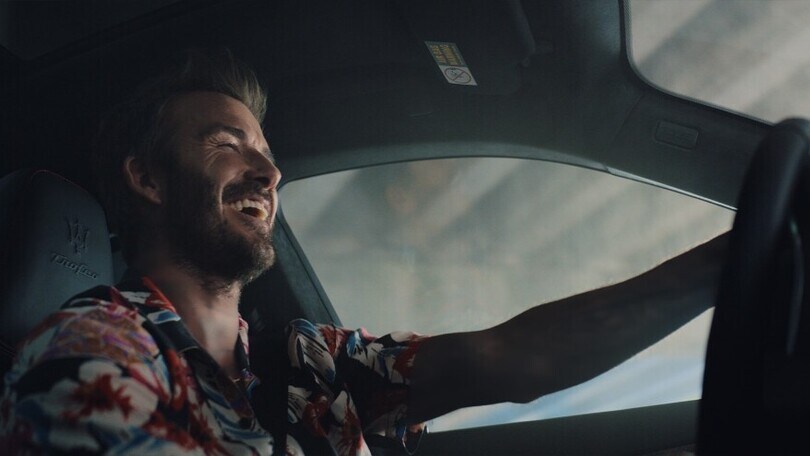 David Beckham sfreccia a bordo di Maserati Levante Trofeo