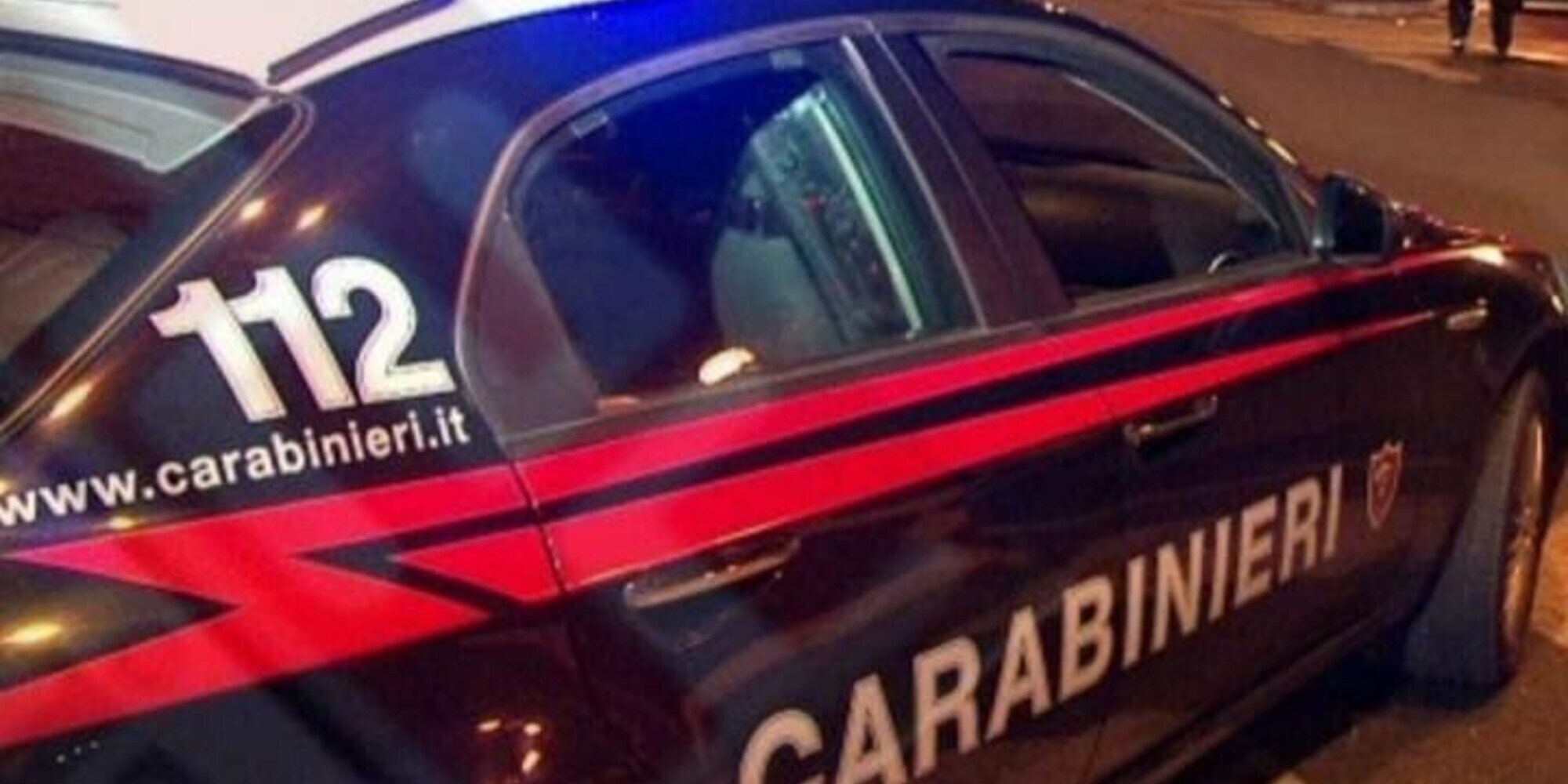 Folle inseguimento contromano e tra semafori rossi: fugge con la droga in Fiat Bravo