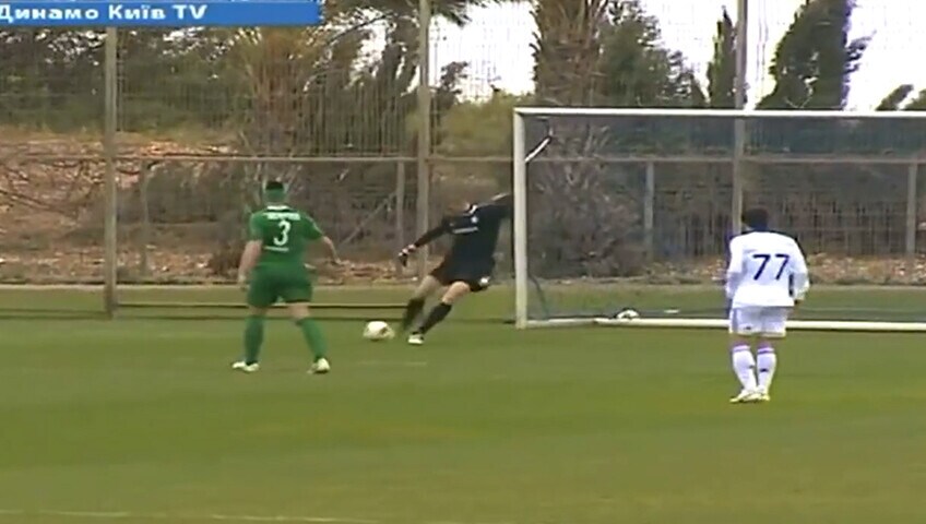 Il portiere rinvia… e il vento gli fa autogol