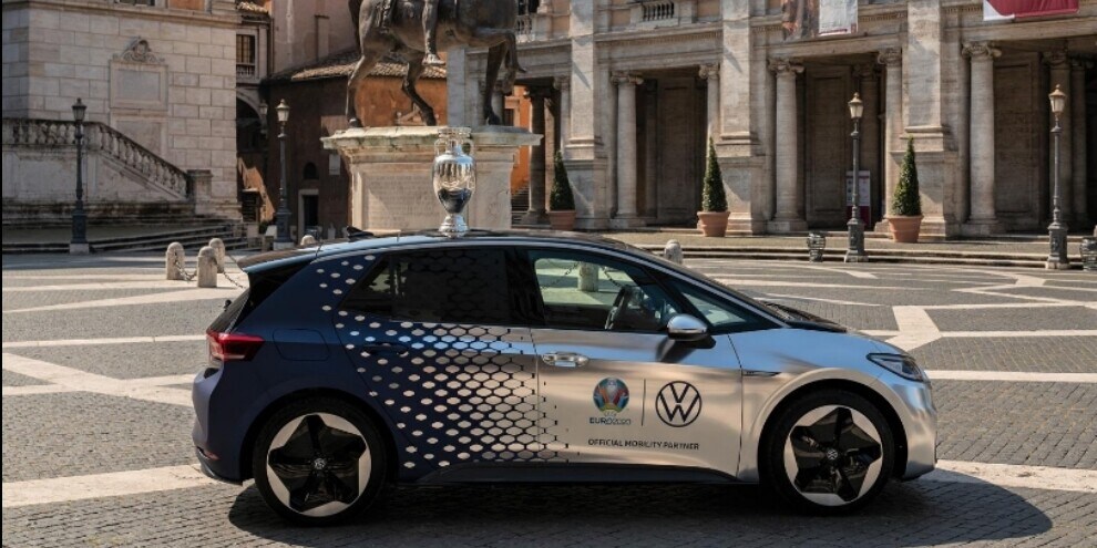 Trophy Tour EURO 2020, la VW ID.3 e la Coppa a Roma