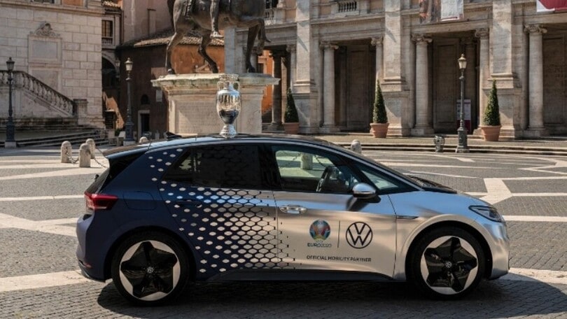 Trophy Tour EURO 2020, la VW ID.3 e la Coppa a Roma