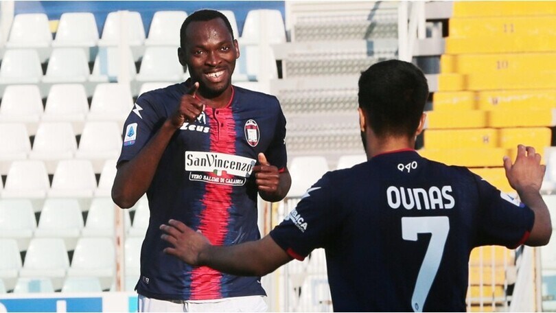 Crotone avanti con la doppietta di Simy: finisce 4-3 contro il Parma