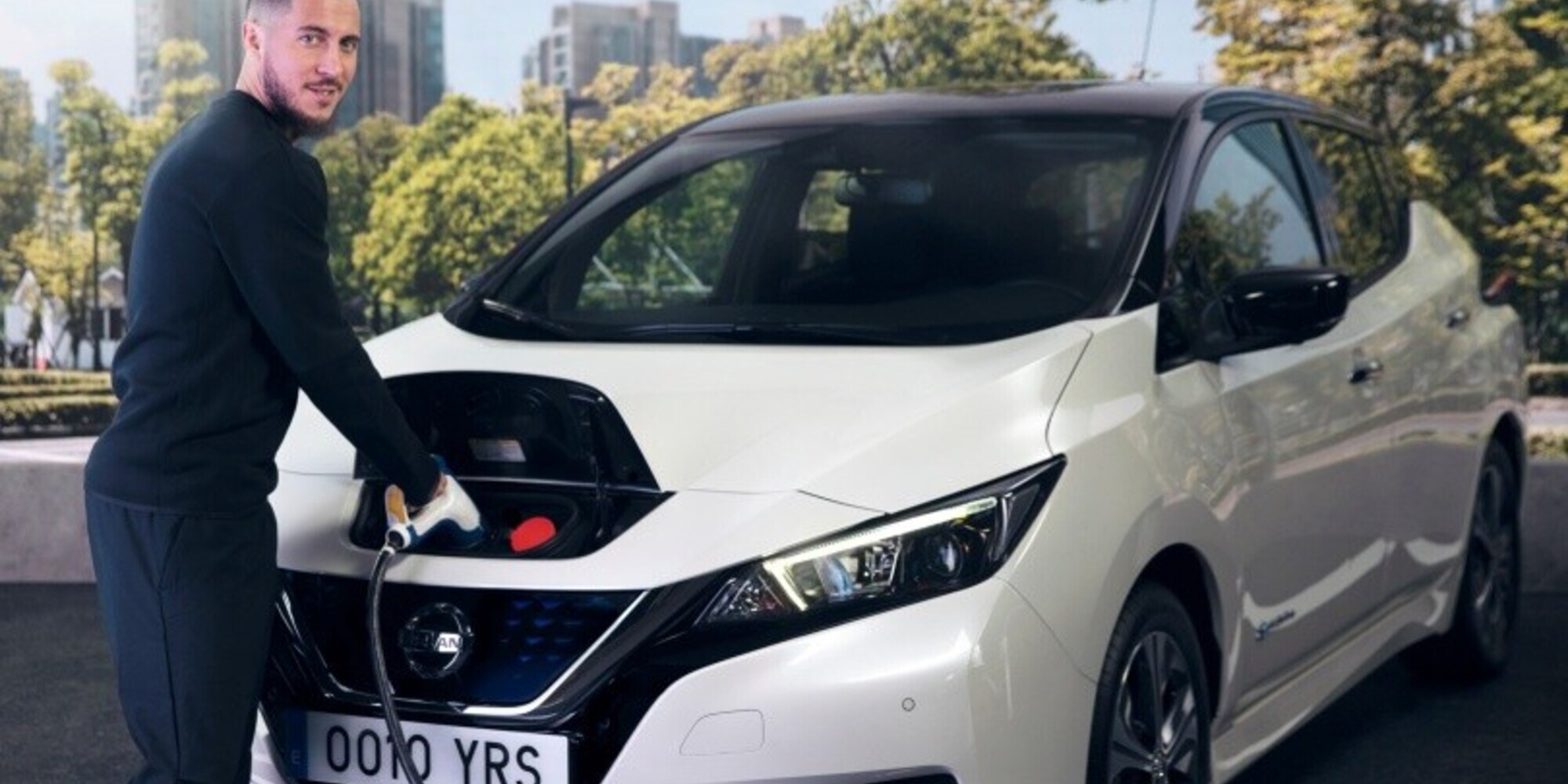 Eden Hazard e Nissan Leaf: coppia "elettrica" per la mobilità green