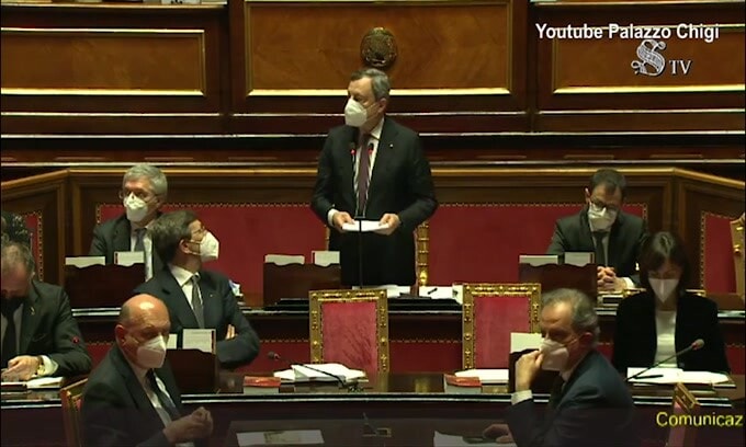 Draghi, la gaffe è doppia: "Onorevoli deputati"