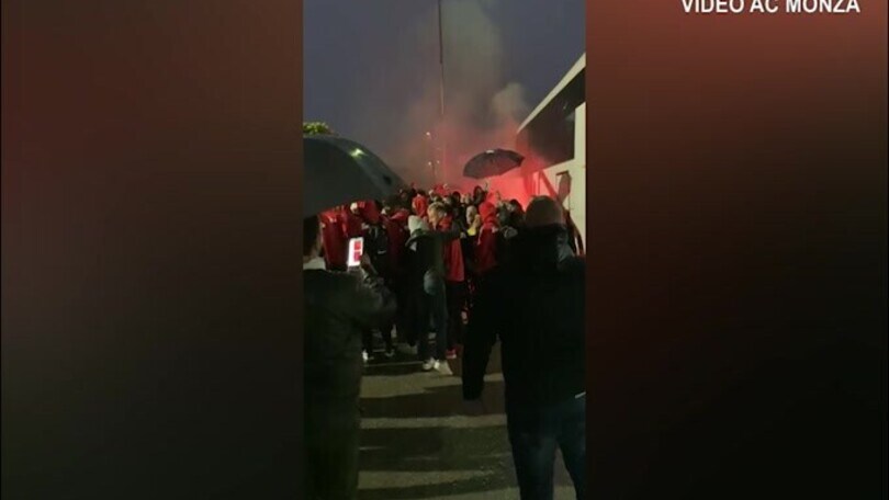 Il Monza torna da Salerno, festa con i tifosi!