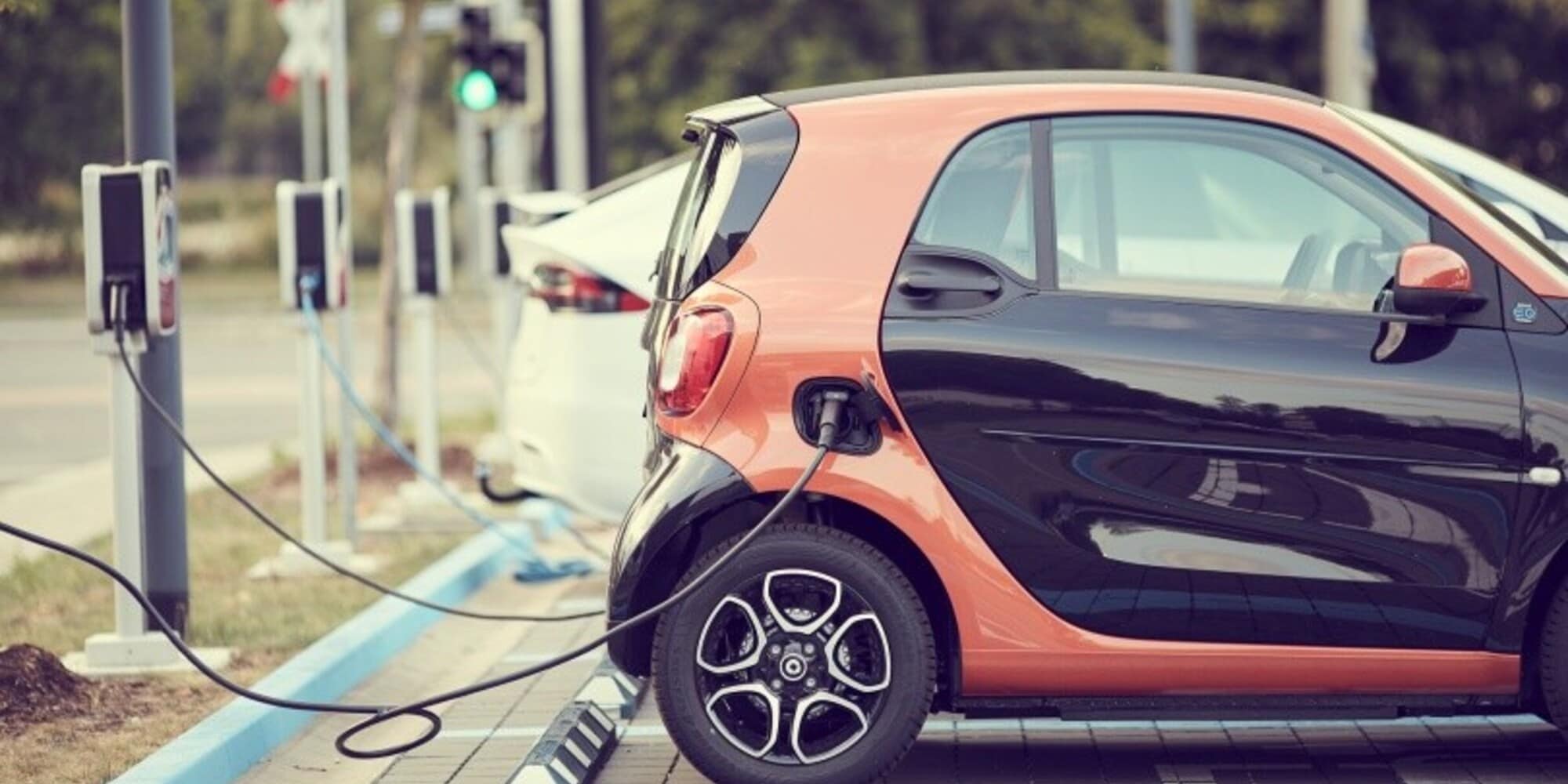 Mobilità elettrica: ecco i costi dei dispositivi di ricarica e delle infrastrutture