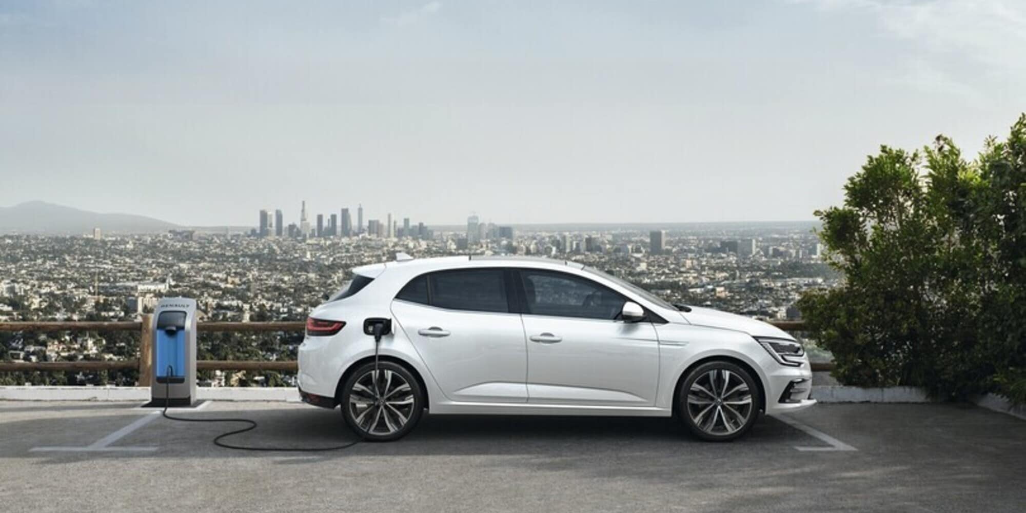 Renault Megane, arriva la versione E-Tech Plug-in Hybrid