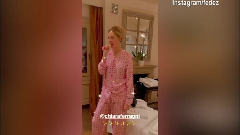 Fedez, tanti auguri (stonati) a Chiara Ferragni