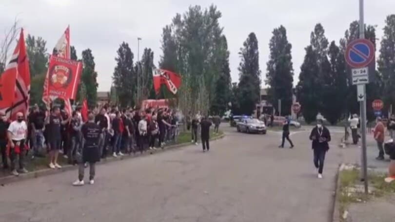 Monza, tifosi in festa per l'arrivo del pullman