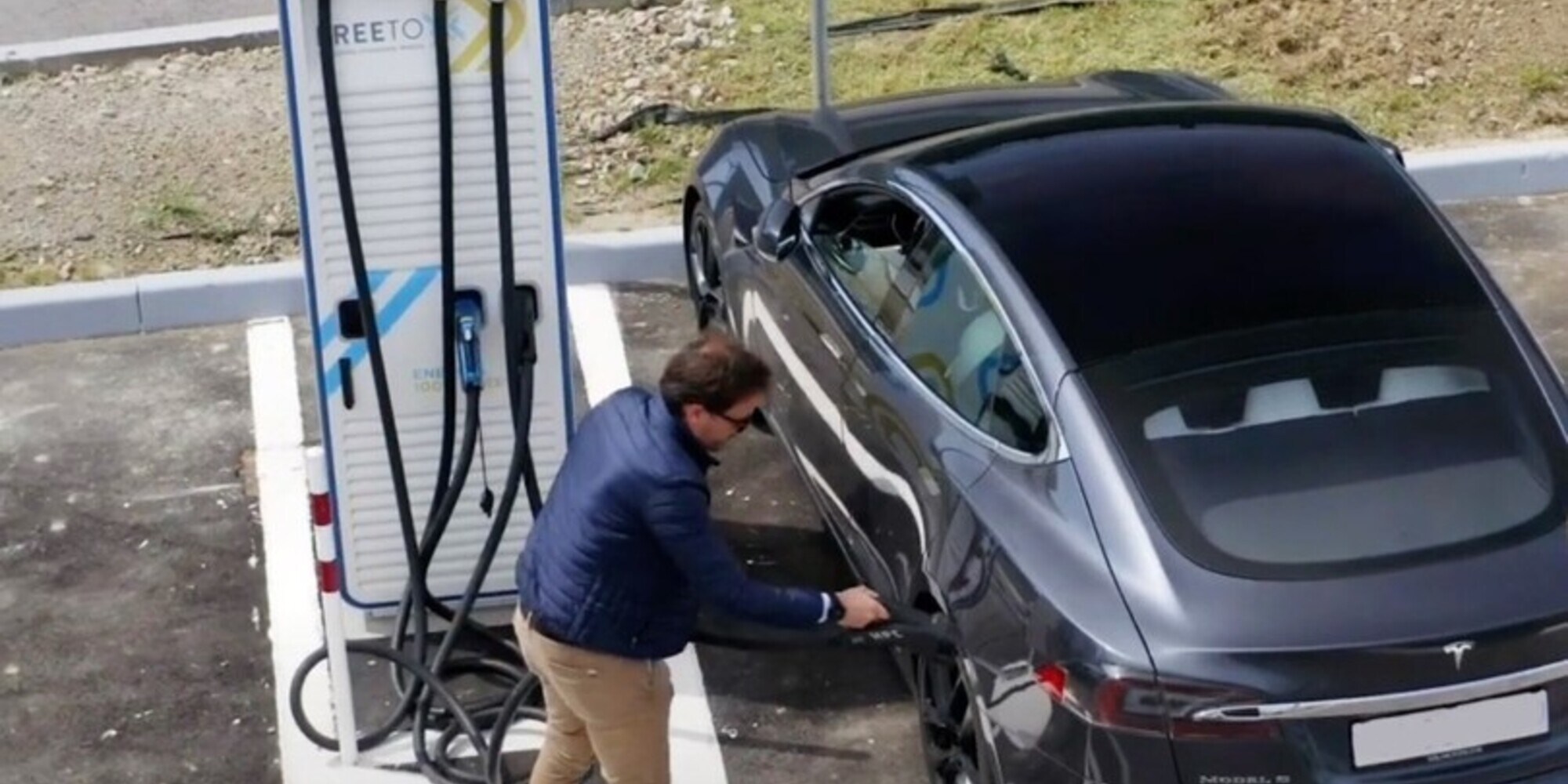 Autostrade, ricarica ultra fast nelle aree di servizio con Free To X