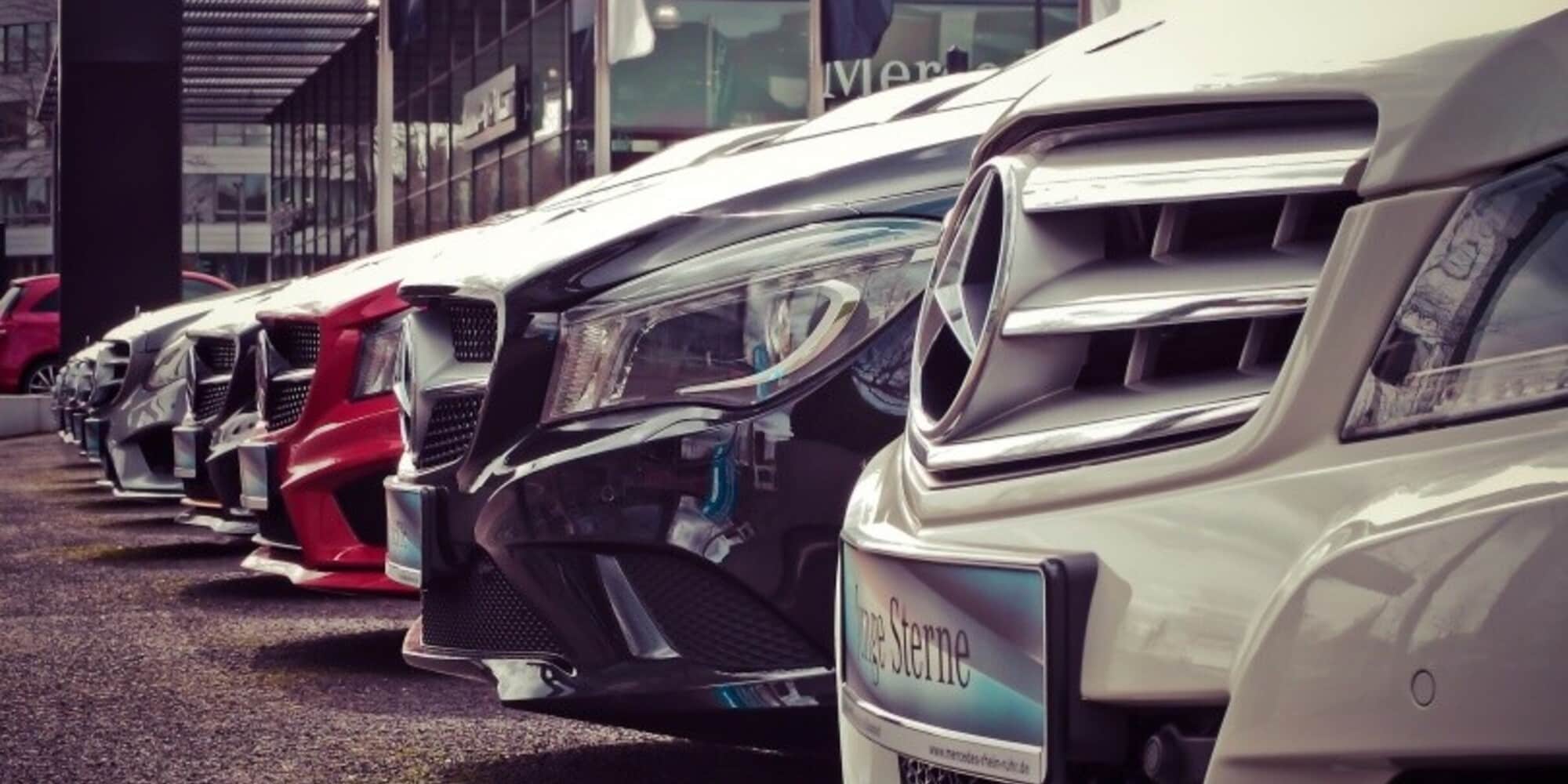 Ruba all’azienda per comprare auto e oggetti di lusso: arrestata 28enne
