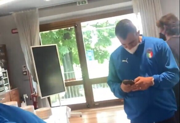 Del Piero 'riprende' Vieri e De Rossi:"Tutti al telefono..."