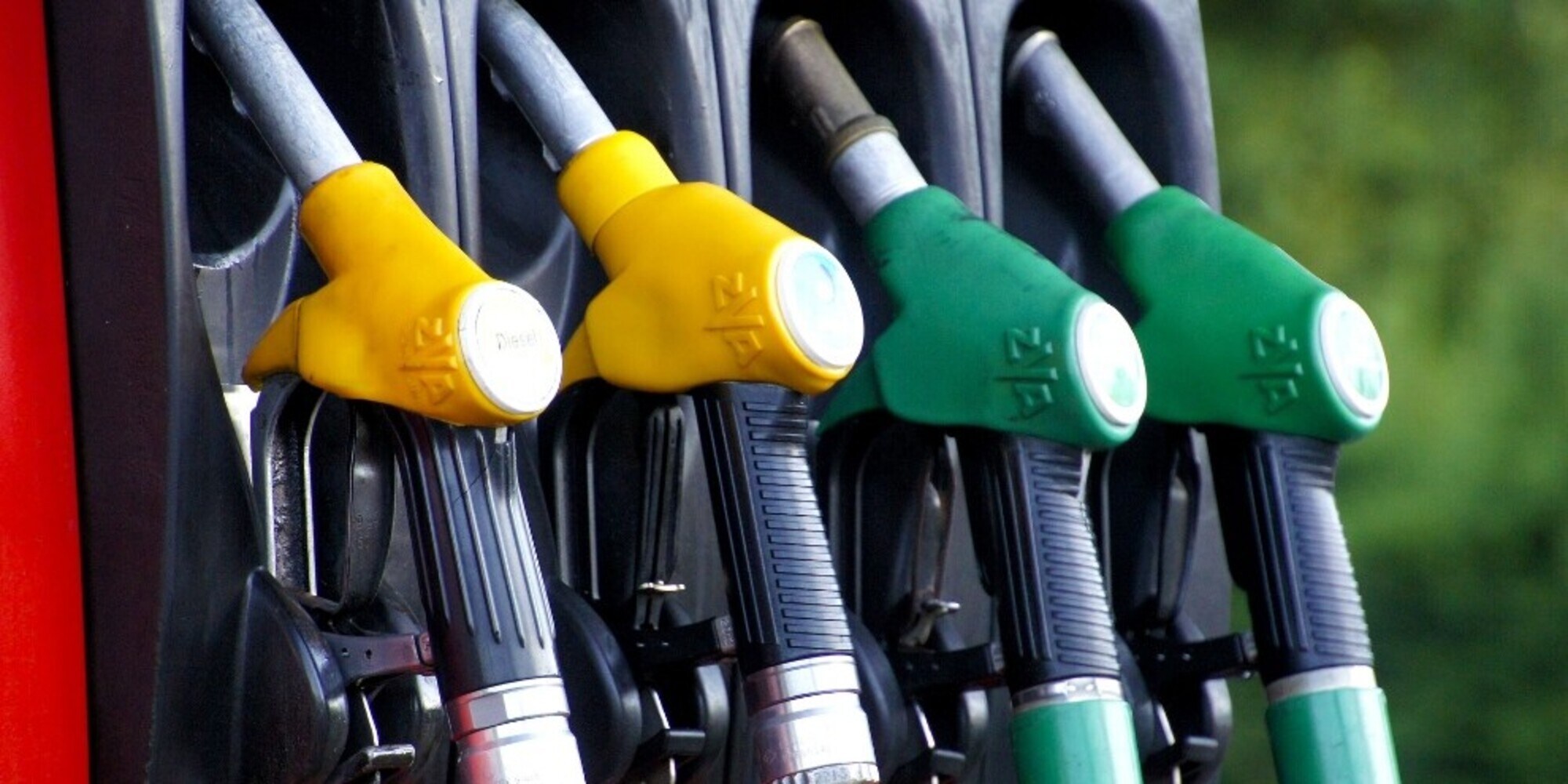 Prezzi benzina, scatta l'allarme: +273 euro rispetto al 2020