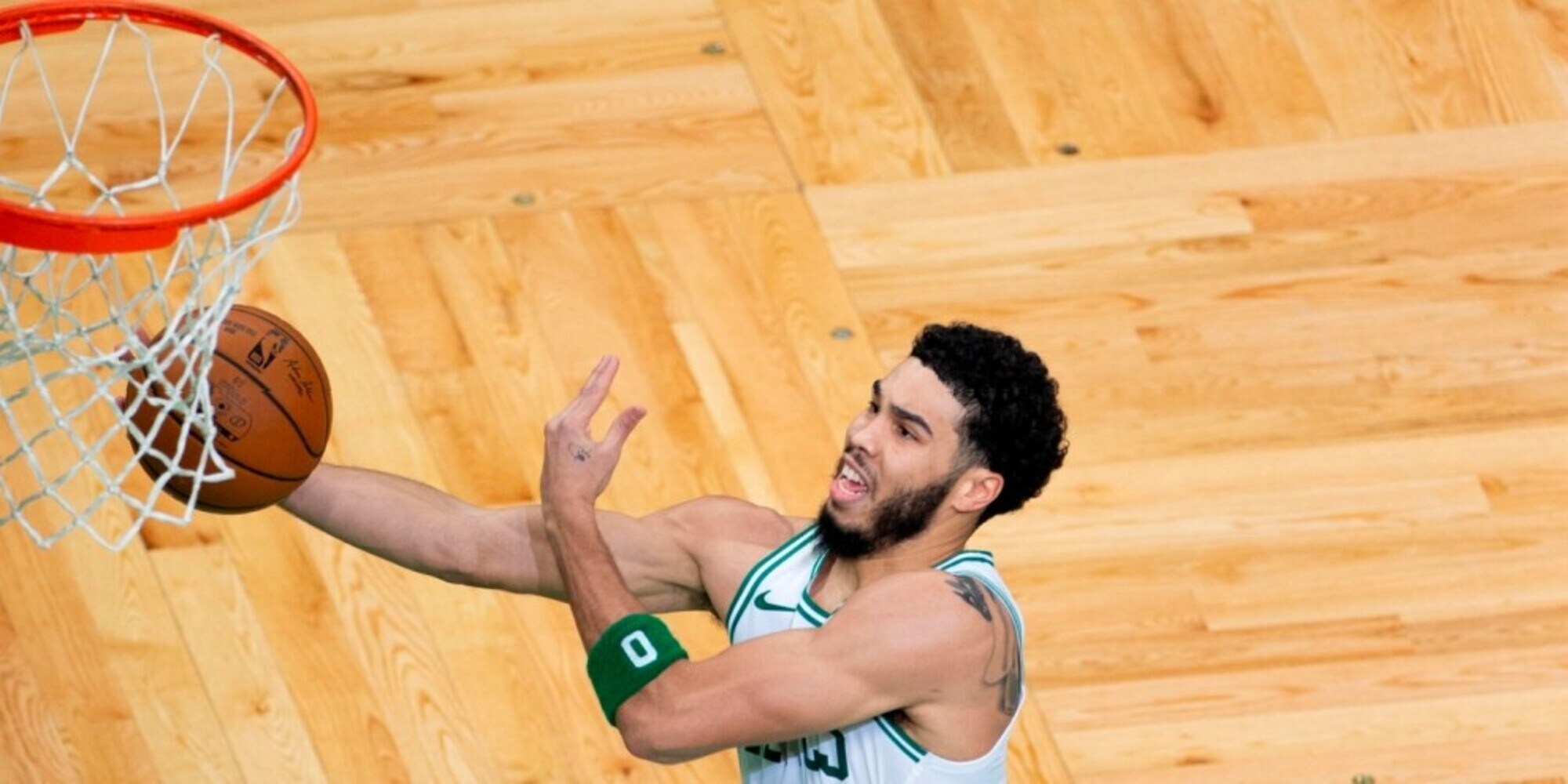 Tatum trascina Boston ai playoff con 50 punti