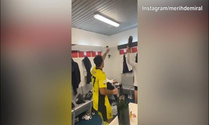 Juve, lo spogliatoio impazzito: "Demiral alè Demiral alè"