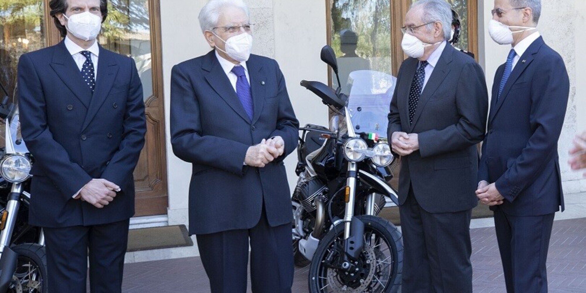 Moto Guzzi e Mattarella, due V85 TT per il Presidente