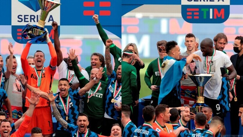 Inter, la premiazione per il 19° scudetto