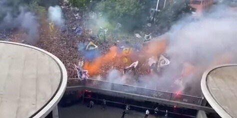 Inter, i cori con i tifosi dalle torri di San Siro