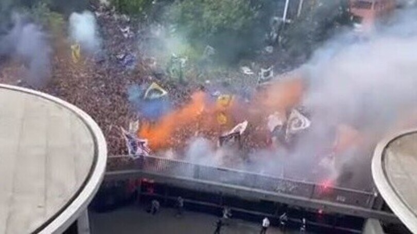 Inter, i cori con i tifosi dalle torri di San Siro