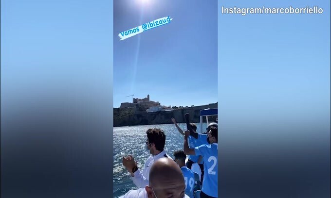 Nave, pullman e musica: l'Ibiza di Marco Borriello è in festa!