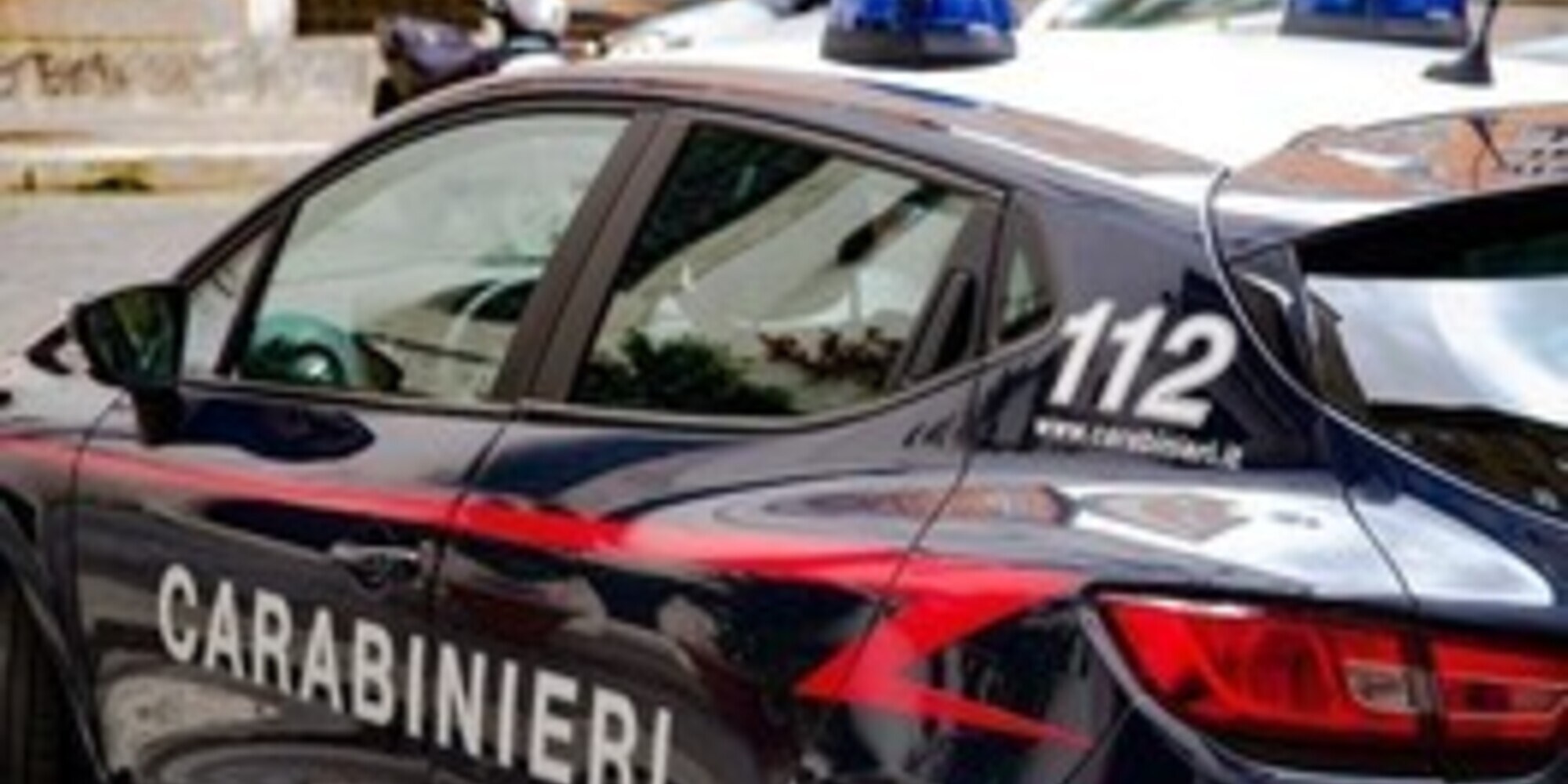 Con la Yaris sulla spiaggia di Cesenatico: ubriaca al volante finisce insabbiata