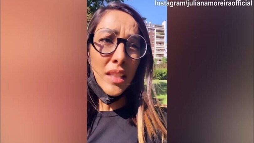 Juliana Moreira derubata, lei si sfoga: "Bas****i di me**a"