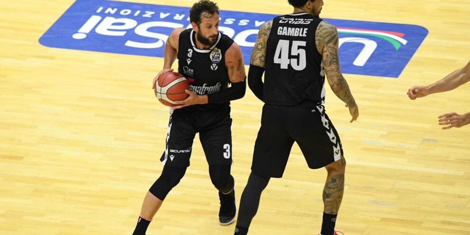 La Virtus pronta a gara 3. Belinelli e il ritorno dei tifosi: "Sarà bello"