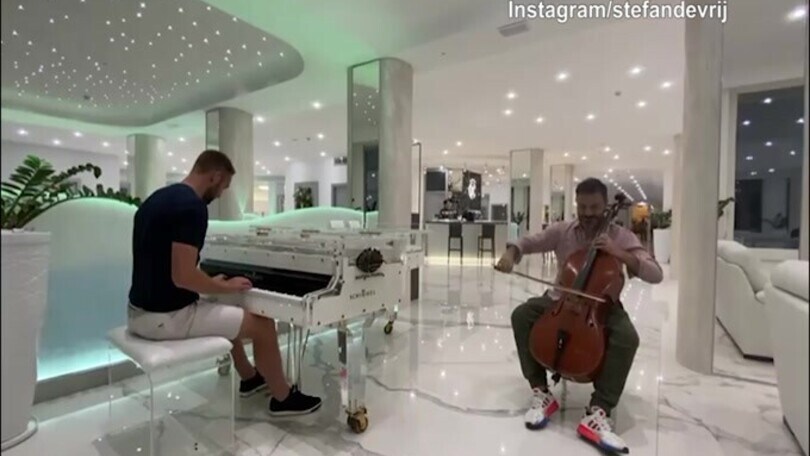 De Vrij, ancora spettacolo al pianoforte