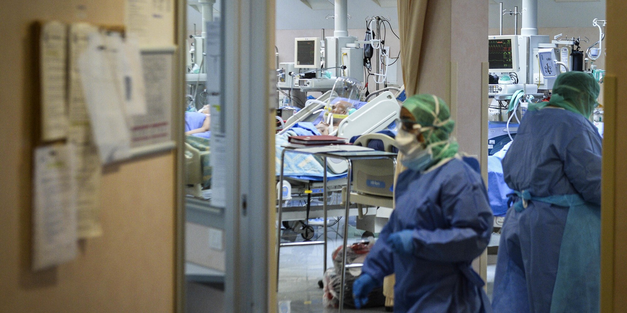 L'appello dei medici di base: "Casi di Covid in crescita, mettetevi in autolockdown"