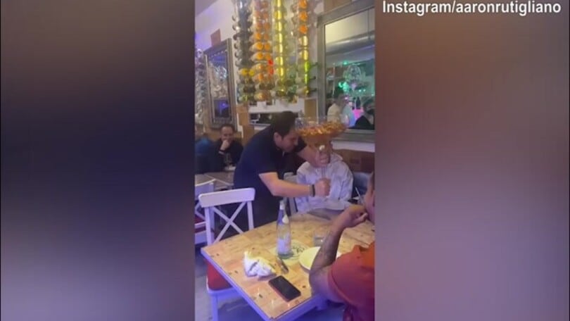 Jorginho, super regalo: pasta a forma di...Champions!