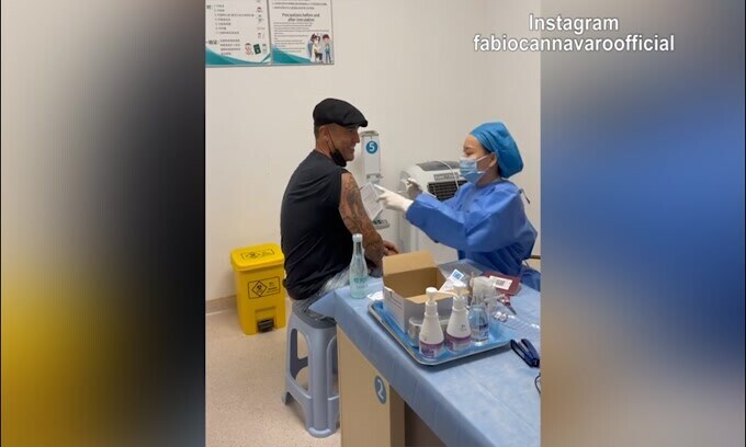 Cannavaro riceve la seconda dose di vaccino in Cina