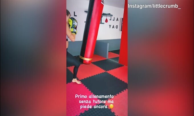 Elisabetta Canalis, il piede sta migliorando