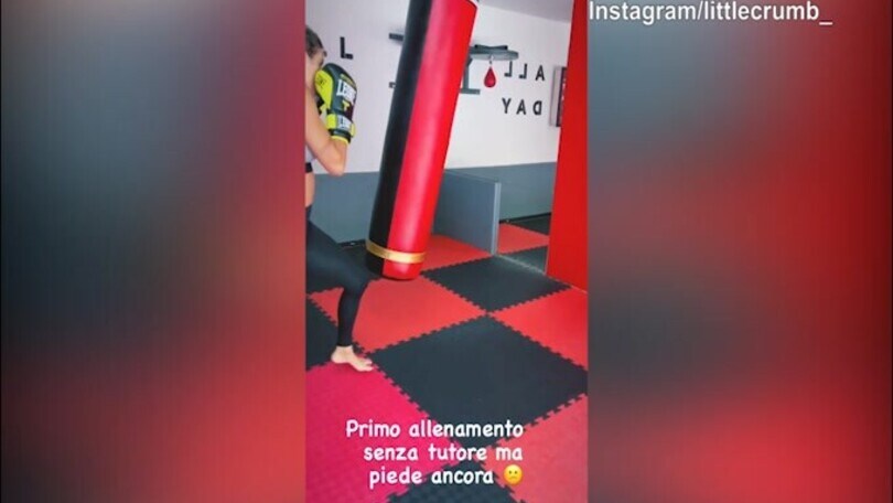 Elisabetta Canalis, il piede sta migliorando
