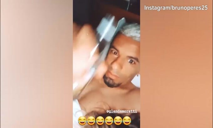 Bruno Peres, che scherzo alla compagna!