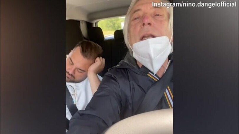Nino D'Angelo: "Mi tocca accompagnare...il mio autista"