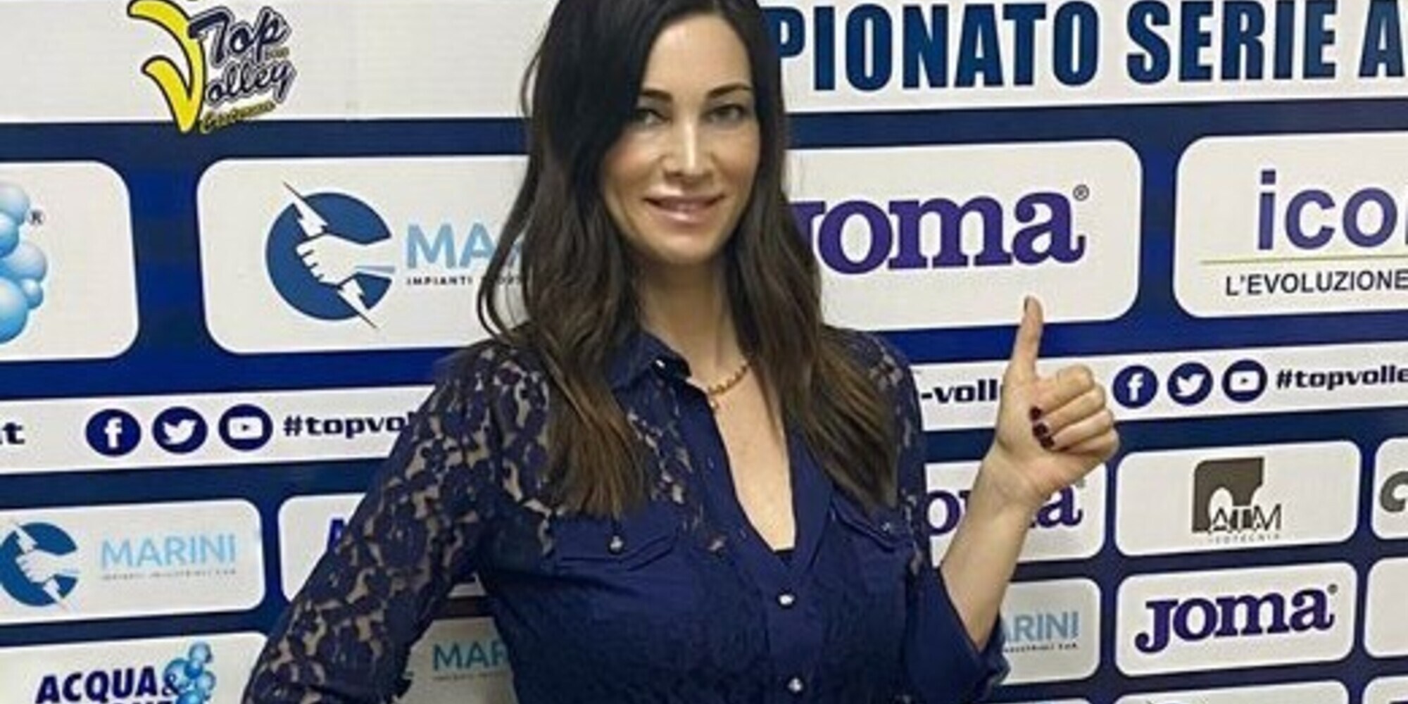 Manuela Arcuri, sorpresa nella sede della Top Volley