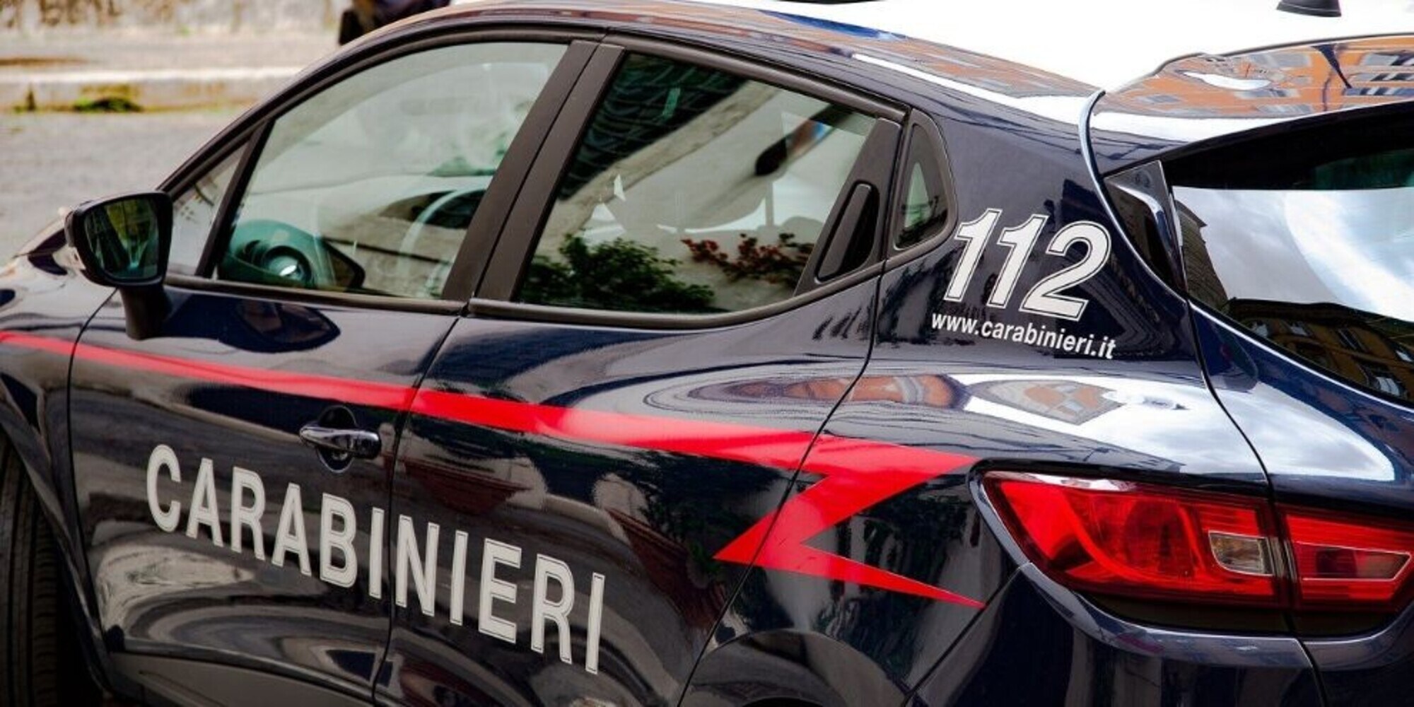 Sorprende ladri in casa e muore: la rapina finisce in tragedia