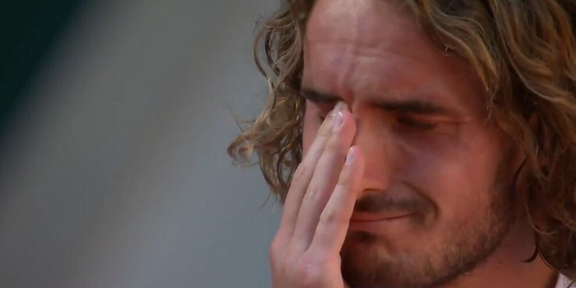 Tsitsipas piange per la finale: lacrime al Roland Garros
