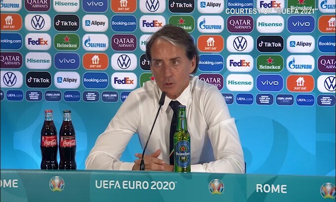 Mancini cauto: "Noi favoriti? Ne mancano ancora sei.."