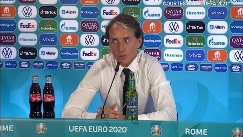 Mancini cauto: "Noi favoriti? Ne mancano ancora sei.."